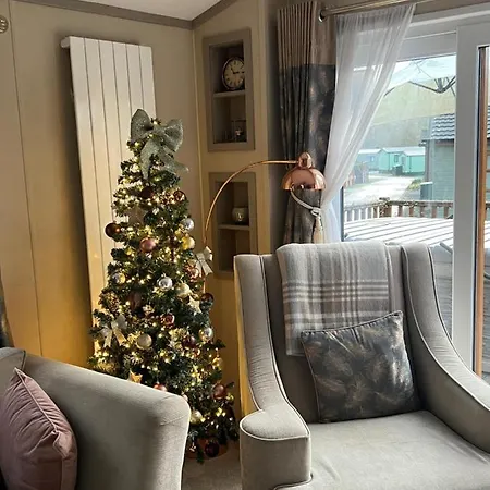 48 Pony Meadow - White Cross Bay *