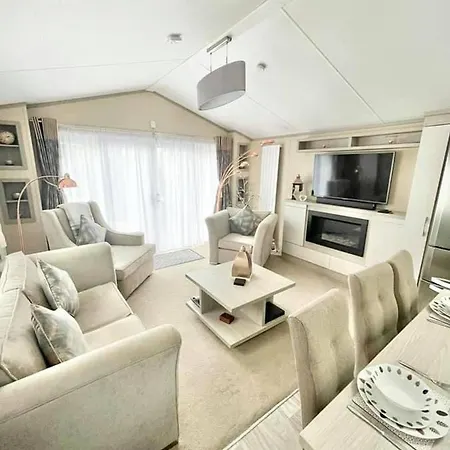 48 Pony Meadow - White Cross Bay *