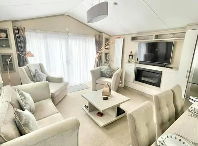 48 Pony Meadow - White Cross Bay *