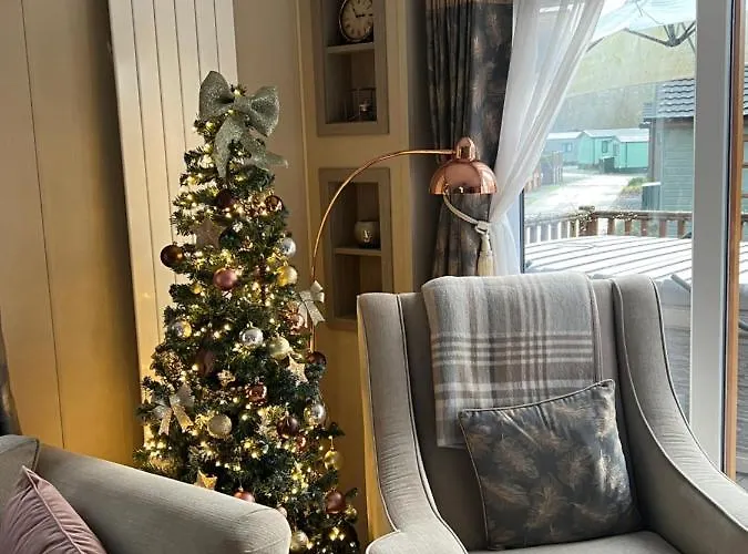 48 Pony Meadow - White Cross Bay *